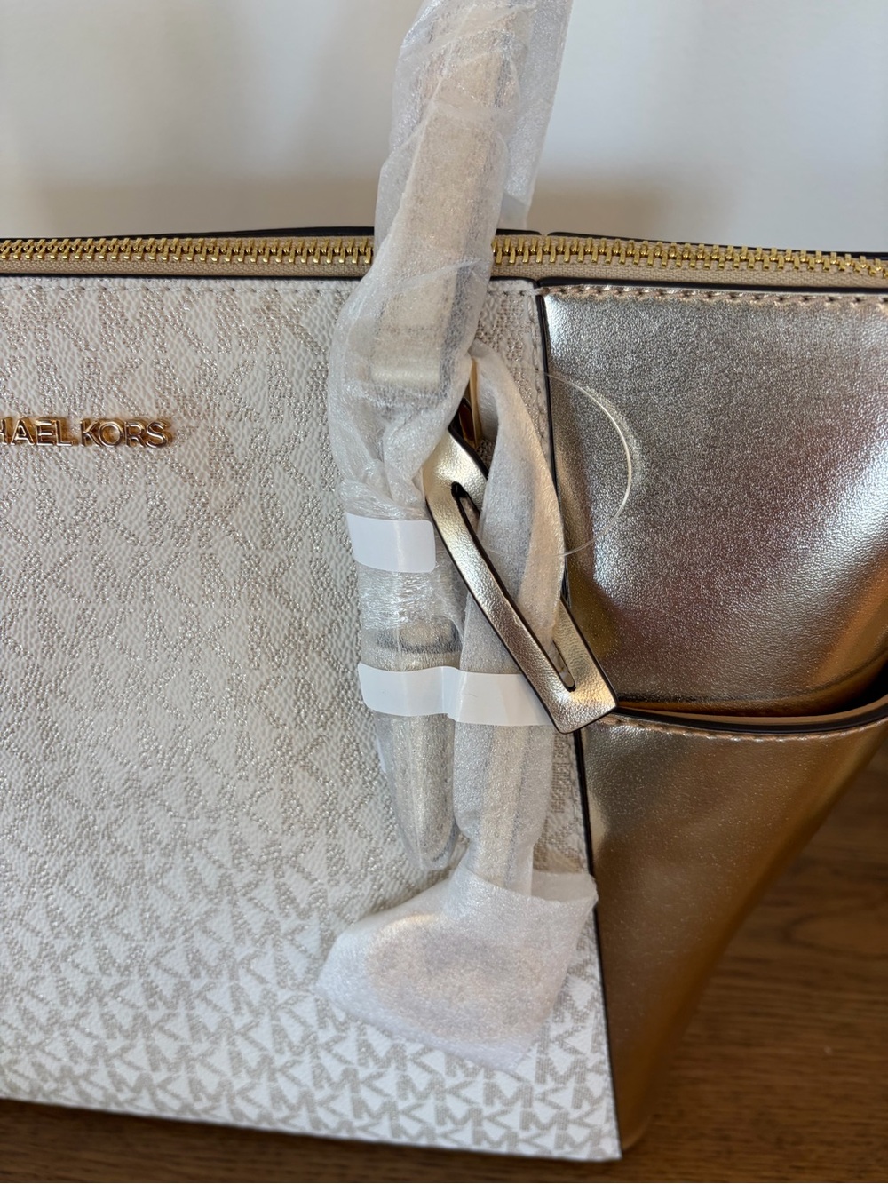 Michael Kors White and Gold Signature MK Tote - Picture 2 of 4